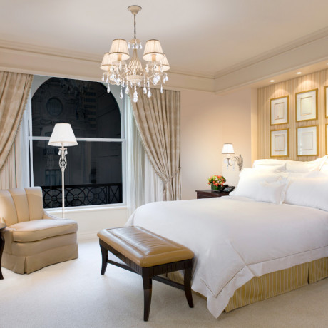 Подвесная люстра Eurosvet 10054/5 белый с золотом/прозрачный хрусталь Strots